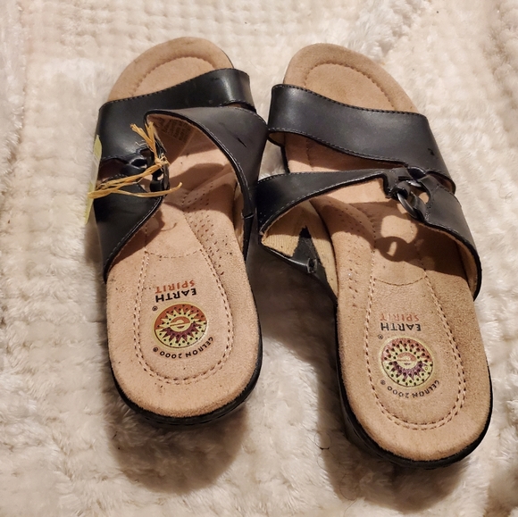 Shoes - Picture 2 of 4